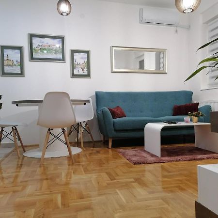 Appartamento Carmen Deluxe Novi Sad Esterno foto