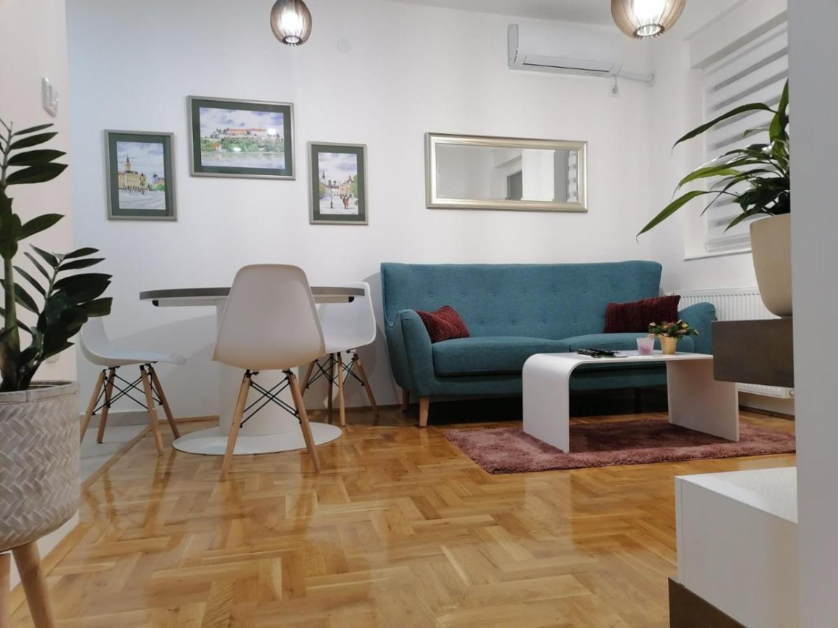 Appartamento Carmen Deluxe Novi Sad Esterno foto